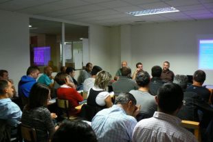 A xuntanza na que se formou a coordinadora sindical para a automoci&oacute;n da Federaci&oacute;n de Qu&iacute;micas da CIG