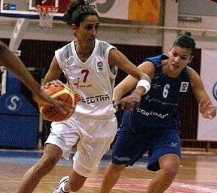 Mizrachi (Electra Ramat-Hasharon) trata de fuxir de arous&aacute; Sara G&oacute;mez