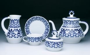 Algunhas das pezas que saen das f&aacute;bricas de Sargadelos