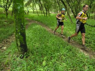 Orientaci&oacute;n a p&eacute;, con mapa co percorrido e varias balizas polas que pasar