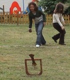 Nenas xogando &aacute; chave de aspas