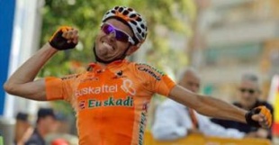 Samuel S&aacute;nchez, ao entrar na li&ntilde;a de meta da 19&ordf; etapa da Vuelta