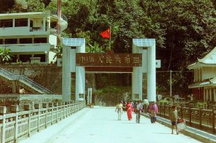 Fronteira entre o Nepal e a China, no T&iacute;bet / Flickr: unemotoeninde