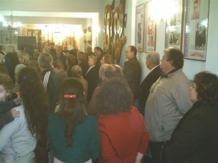 Unhas 250 persoas encheron a sala Arturo Cuadrado da Federaci&oacute;n de Sociedades Galegas