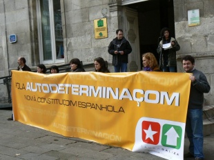 O momento de lectura do manifesto, terminada a mobilizaci&oacute;n