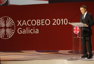 A oposici&oacute;n tam&eacute;n cuestiona a xesti&oacute;n do Xacobeo por parte da Xunta. Na imaxe o conselleiro Varela (clique para ampliar)