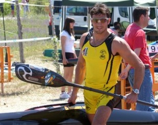 Carlos P&eacute;rez, remando co Clube N&aacute;utico O Mu&iacute;&ntilde;o