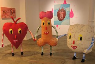 O coraz&oacute;n, o pene e o cerebro, coll&eacute;ndose das mans / Flickr: krancien