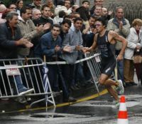 G&oacute;mez Noya agarda que a cidade de Pontevedra volva levar at&eacute; a vitoria co seu apoio (clic para ampliar)