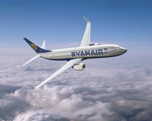 Un avi&oacute;n de Ryanair, a aeroli&ntilde;a cuxa base salienta este experto ser&iacute;a bo ter no Porto