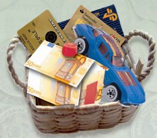 As persoas que &iacute;an contratar unha hipoteca sa&iacute;an "cunha vaixela un DVD, varias tarxetas de cr&eacute;dito..."