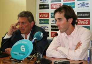 Mouri&ntilde;o e Chaves, durante a conferencia de prensa