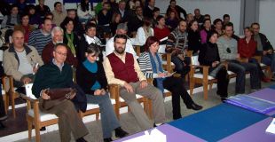 Asistentes &aacute; xuntanza fundacional da coordinadora (clica para ampliar)