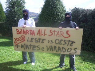 Dous misteriosos encarrapuchados soste&ntilde;en a faixa dos All Stars do domingo