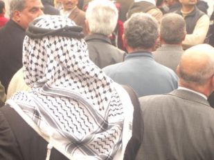 O 'kufieh' converteuse en s&iacute;mbolo da resistencia / Fotos: M.I. (clique para ampliar)