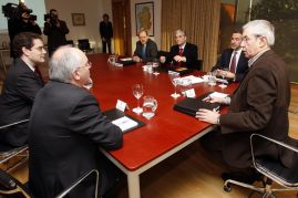 Touri&ntilde;o, Varela, Blanco e Antonio en xuntanza con Ianni