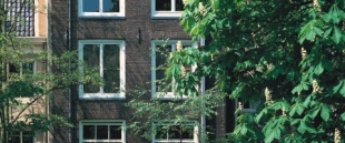 O casti&ntilde;eiro en cuesti&oacute;n, que Anna Frank adoitaba mirar dende a fiestra do faiado da "casa de atr&aacute;s"