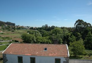 Dende a terraza da Casa do Concello de Culleredo. As &aacute;rbores desaparecer&aacute;n, xa que a nova pista quedar&aacute; a 150 metros do predio (clique para ampliar)