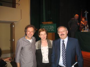 O actor Eduardo Blanco asistiu &aacute; presentaci&oacute;n e saudou ao presidende do CCG e a s&uacute;a dona