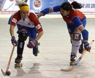 Un partido de h&oacute;ckey feminino
