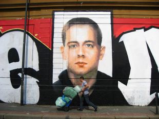 Fotograf&iacute;a de Carlo Giuliani, asasinado durante os altercados na cimeira