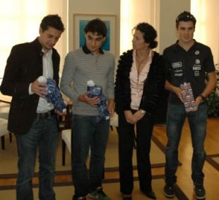 Outra imaxe tomada na recepci&oacute;n dos triatletas