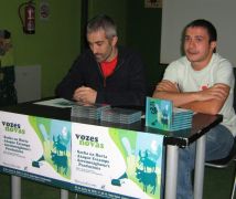 Marcos Payno e Carlos Barros, na presentaci&oacute;n de 'Vozes Novas'