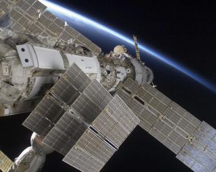 A estaci&oacute;n, diante da Terra  / Jos&eacute; Hern&aacute;ndez