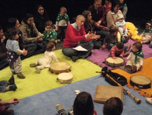 Algunhas imaxes das campa&ntilde;as desenvolvidas pola SXPL, como 'E logo!' ou 'Os Encontros dos Ax&oacute;uxeres'