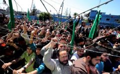 Imaxe da manifestaci&oacute;n na que foi asasinado o mozo palestino Basem abu Rahme