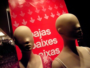 M&aacute;is rebaixas, desta volta en castel&aacute;n, catal&aacute;n e galego / Flickr: ponamen