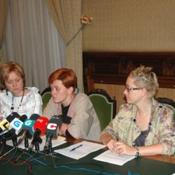 Na presentaci&oacute;n da carta, en Compostela