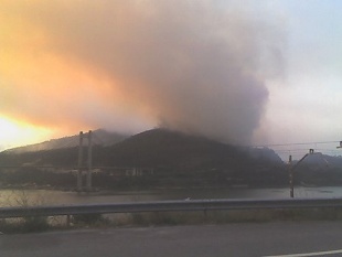 Incendio en Redondela o ver&aacute;n pasado. Foto: Ana C. Otero Carrete