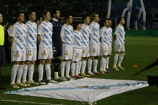 Diego L&oacute;pez, de escuro coa camisola de porteiro da irmandi&ntilde;a