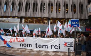 Un grupo de persoas viaxaron a Madrid, para apoiar os acusados durante o xu&iacute;zo / Imaxe: N&oacute;s-UP