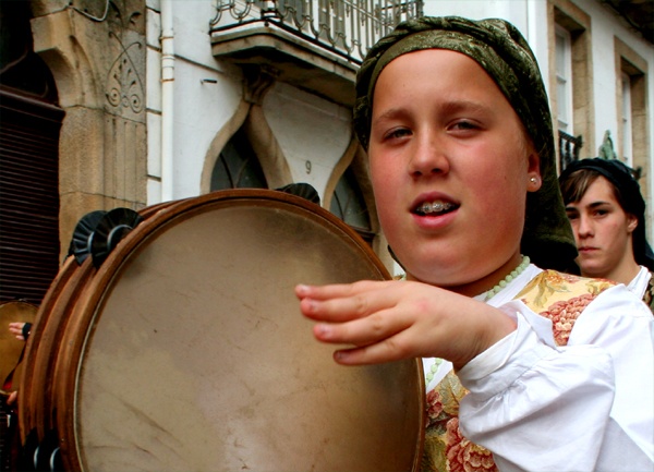 M&uacute;sica ao vivo polas catro esquinas da vila