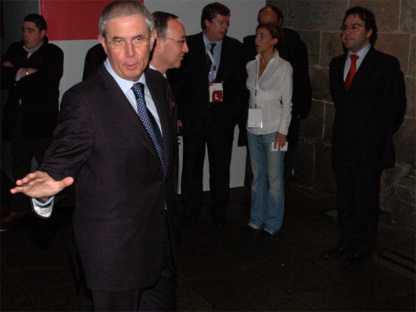 O director da CRTVG recibiu aos tres l&iacute;deres