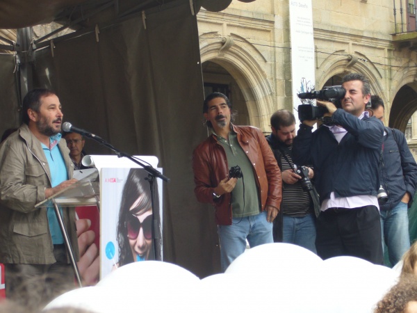 Eduardo &Aacute;lvarez, lendo o manifesto