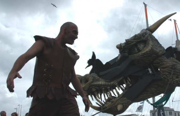 Animaci&oacute;n de r&uacute;as, drag&oacute;n que bota fume (2)