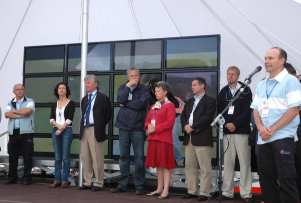 Presidencia do acto do d&iacute;a de Galiza, con pablo Carrera, &aacute; esquera, actuando como presentador