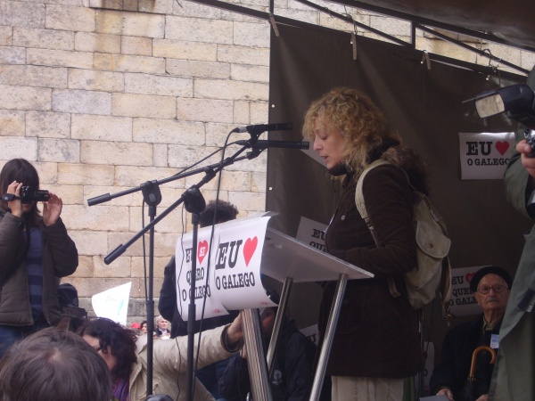Manifestaci&oacute;n polo dereito a vivirmos en galego