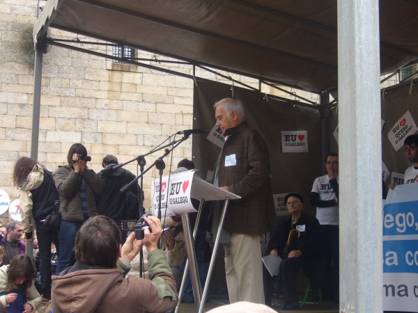 Manifestaci&oacute;n polo dereito a vivirmos en galego