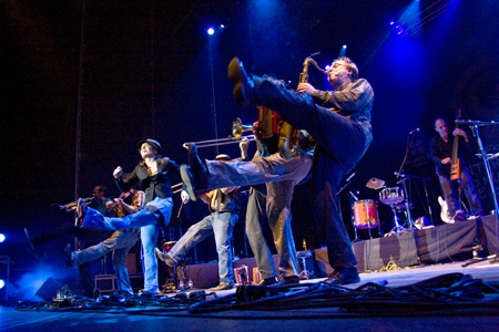 e m&aacute;is de La Bottine